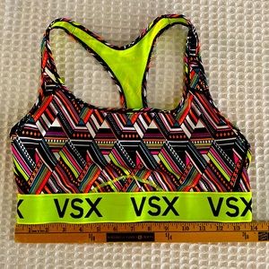 🦩 NWOT Victoria’s Secret sports bra🦩